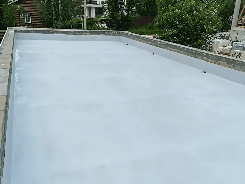 Гидроизоляция плоской кровли по свежей цементно-песчаной стяжке 120 м²